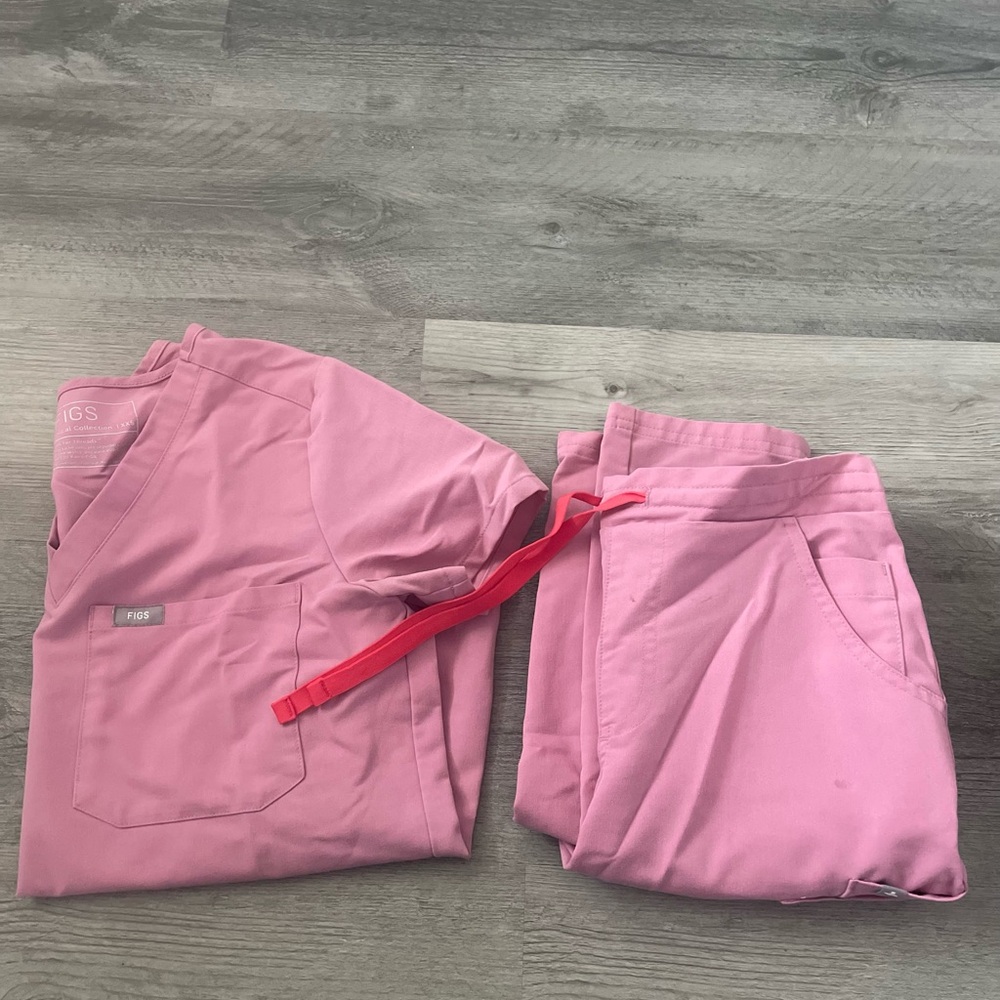 FIGS Chalk Pink set